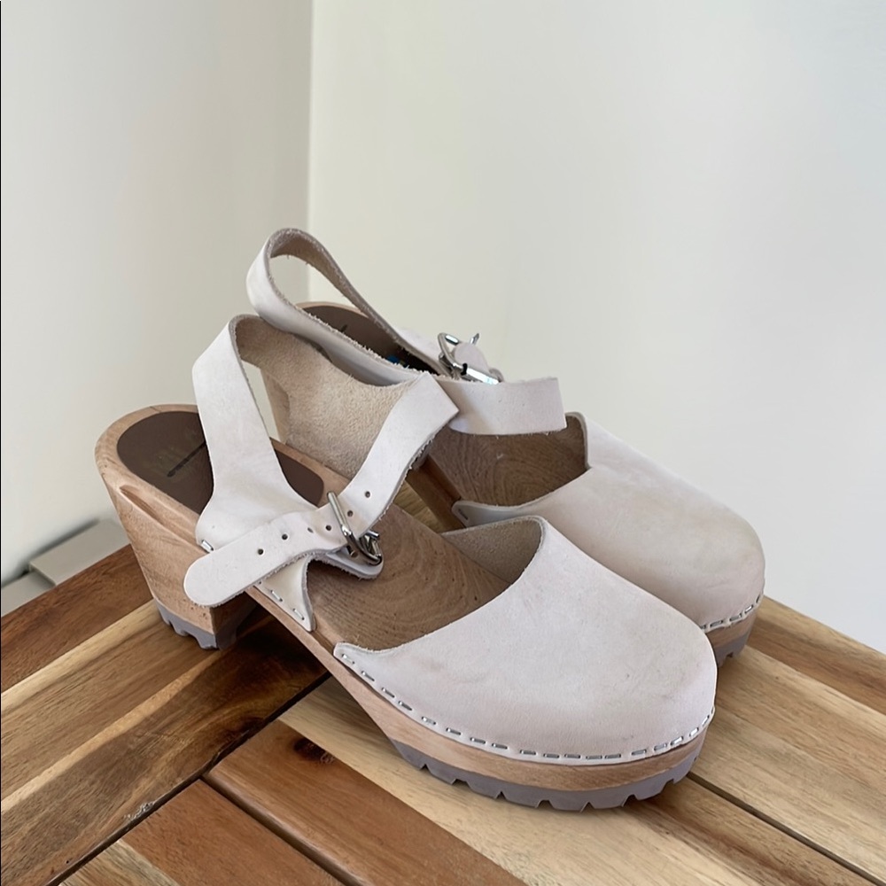 Women's Cream Leather Clogs